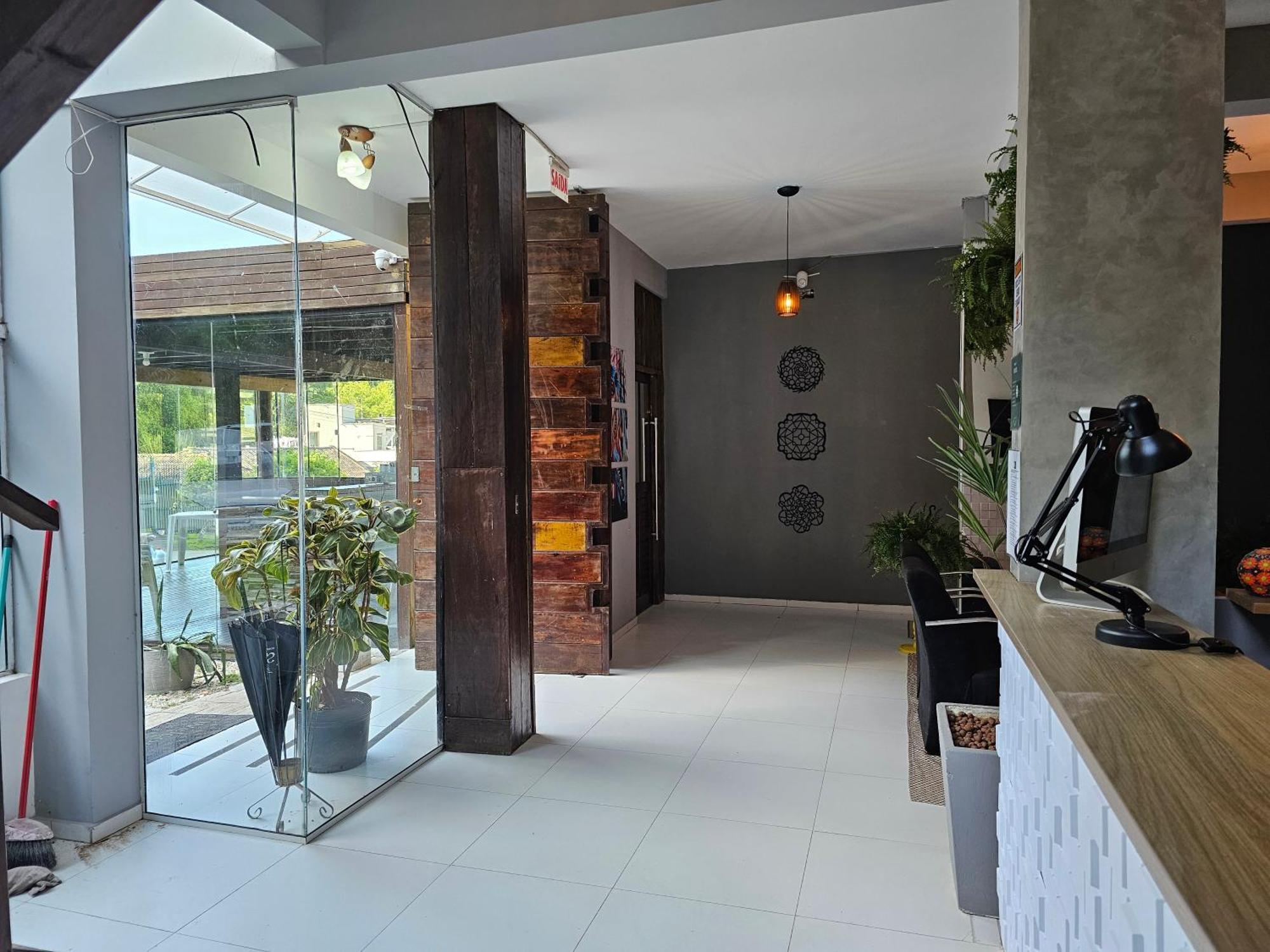 Hostal Forest House *