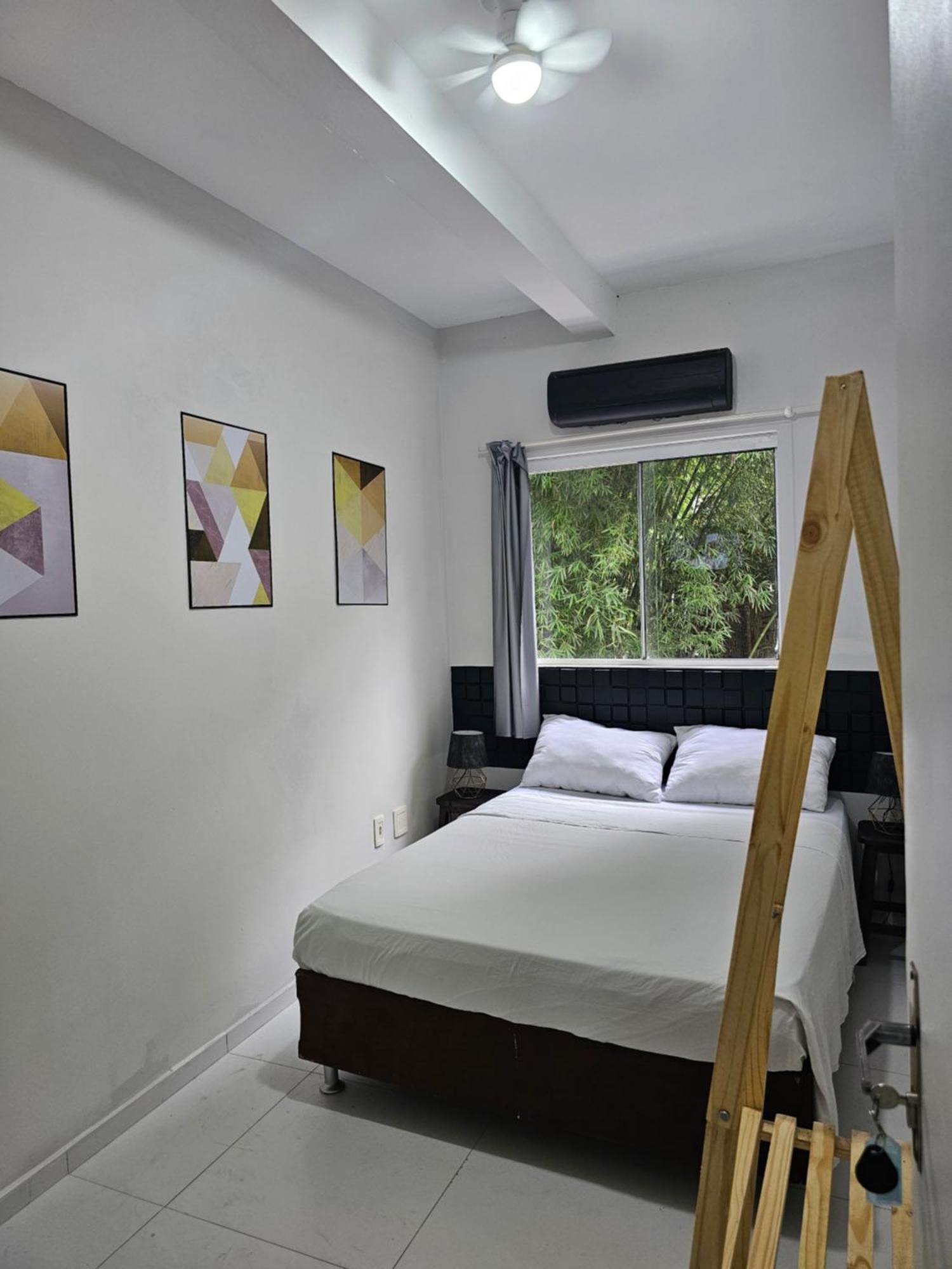 Hostal Forest House *